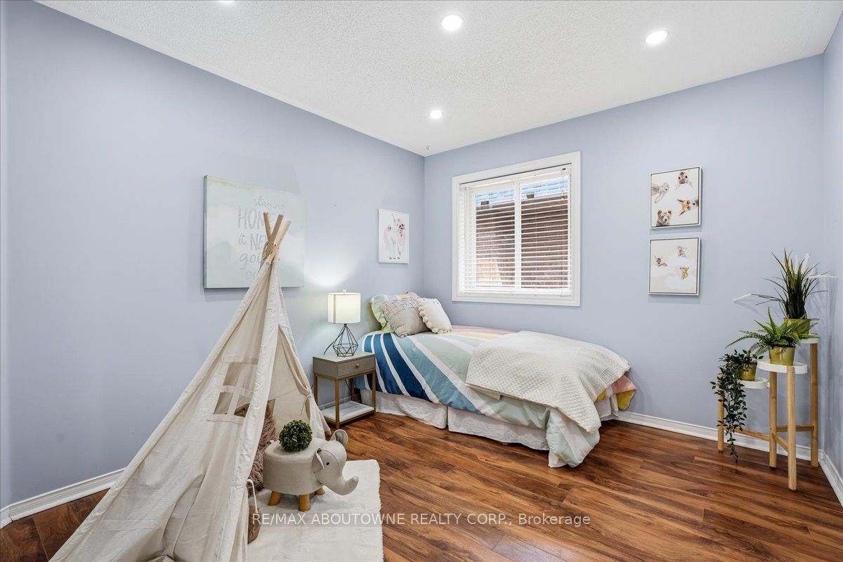 1282 Parkhurst Drive, Oakville ‣ W13851990 1282 Parkhurst Drive, Oakville ‣ W13851990