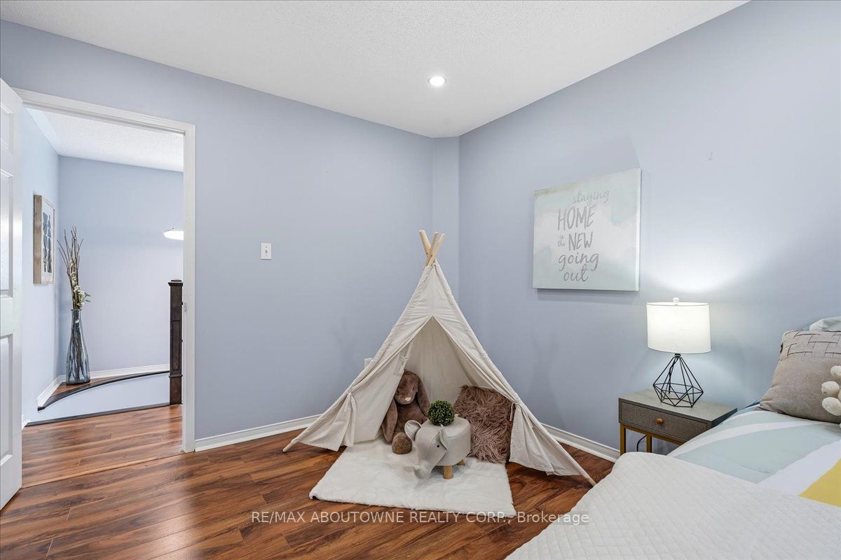 1282 Parkhurst Drive, Oakville ‣ W13851990 1282 Parkhurst Drive, Oakville ‣ W13851990