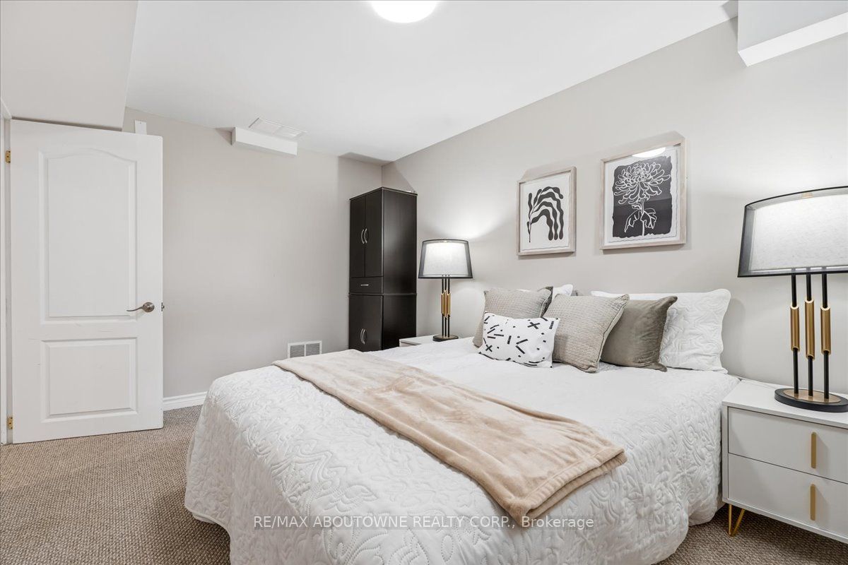 1282 Parkhurst Drive, Oakville ‣ W13851990 1282 Parkhurst Drive, Oakville ‣ W13851990