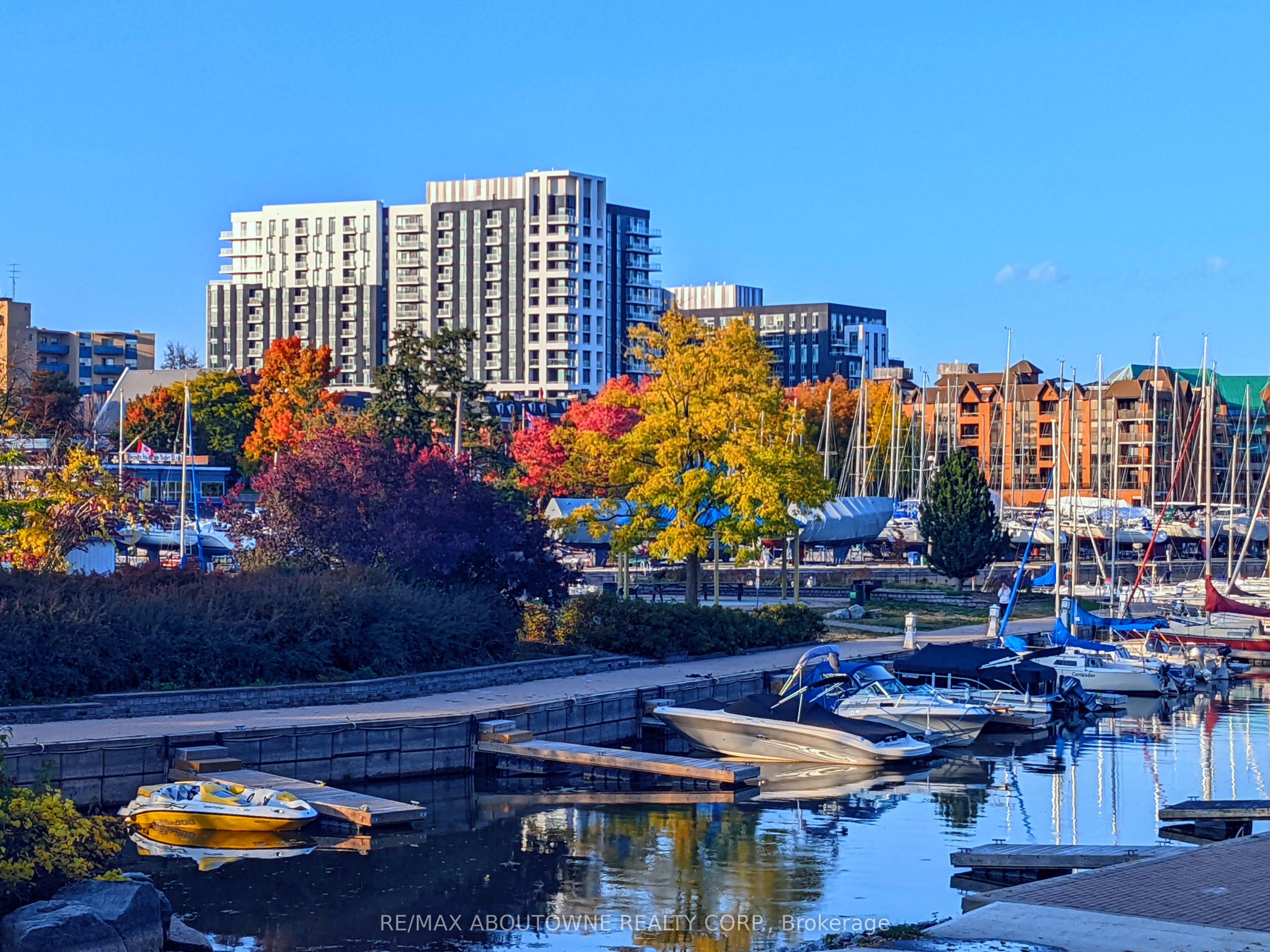 A303 – 125 Bronte Road, Oakville ‣ W13855558 A303 – 125 Bronte Road, Oakville ‣ W13855558