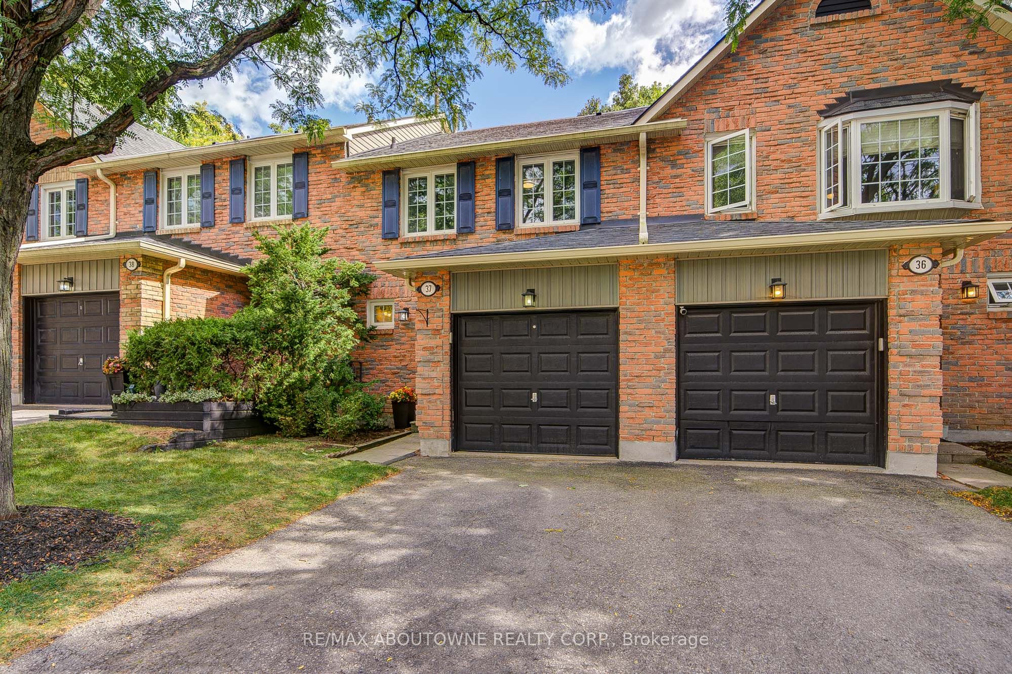 37 – 2766 Folkway Drive, Mississauga ‣ W13858052 37 – 2766 Folkway Drive, Mississauga ‣ W13858052