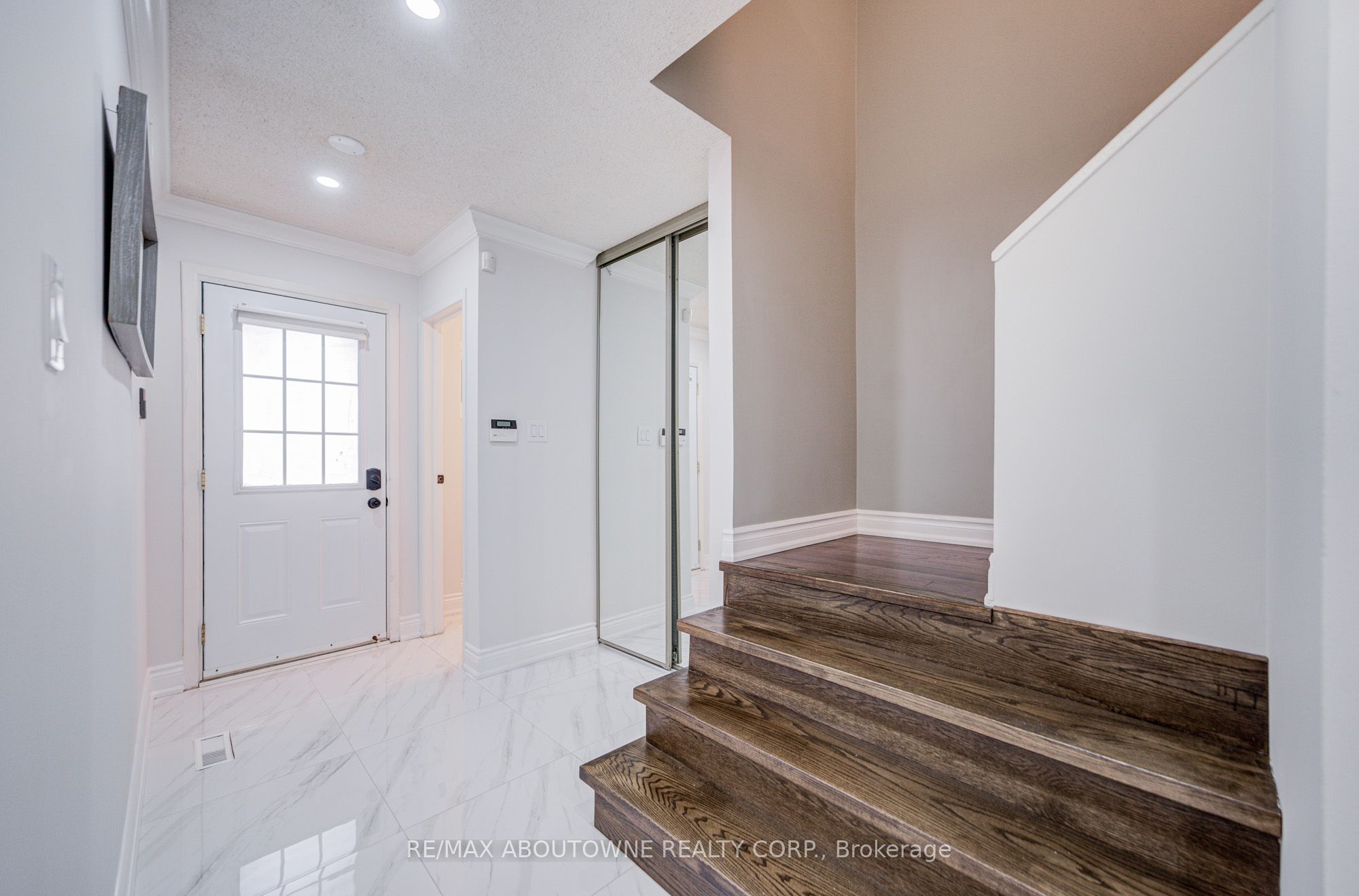 37 – 2766 Folkway Drive, Mississauga ‣ W13858052 37 – 2766 Folkway Drive, Mississauga ‣ W13858052