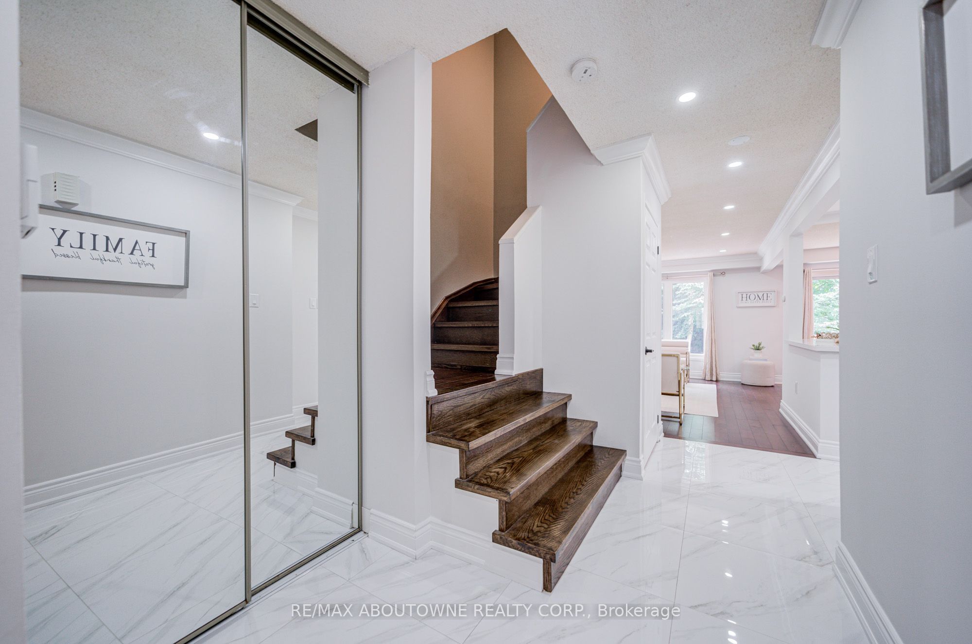 37 – 2766 Folkway Drive, Mississauga ‣ W13858052 37 – 2766 Folkway Drive, Mississauga ‣ W13858052