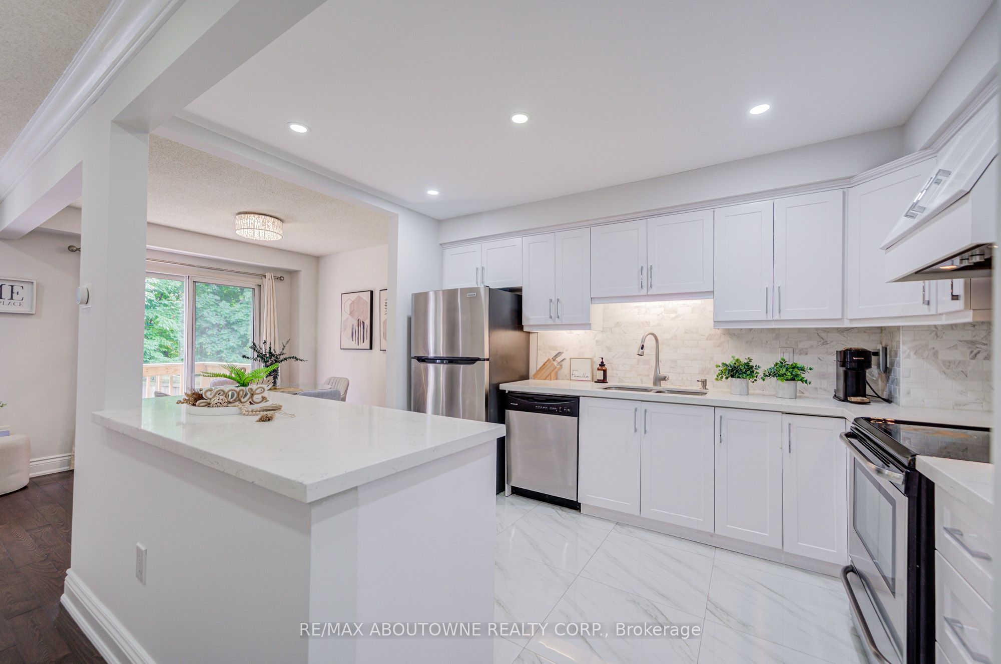 37 – 2766 Folkway Drive, Mississauga ‣ W13858052 37 – 2766 Folkway Drive, Mississauga ‣ W13858052