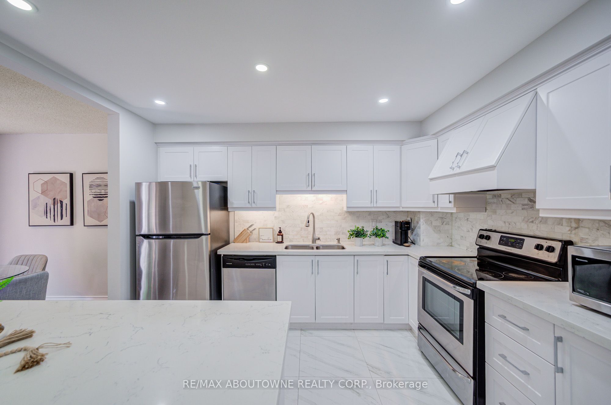 37 – 2766 Folkway Drive, Mississauga ‣ W13858052 37 – 2766 Folkway Drive, Mississauga ‣ W13858052