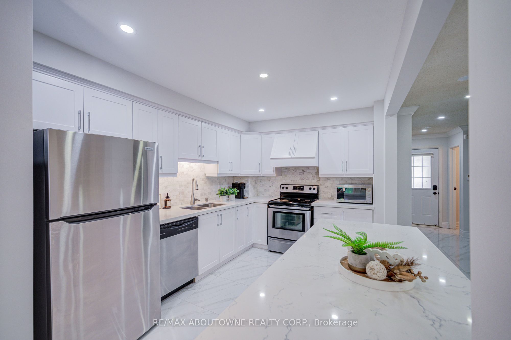 37 – 2766 Folkway Drive, Mississauga ‣ W13858052 37 – 2766 Folkway Drive, Mississauga ‣ W13858052