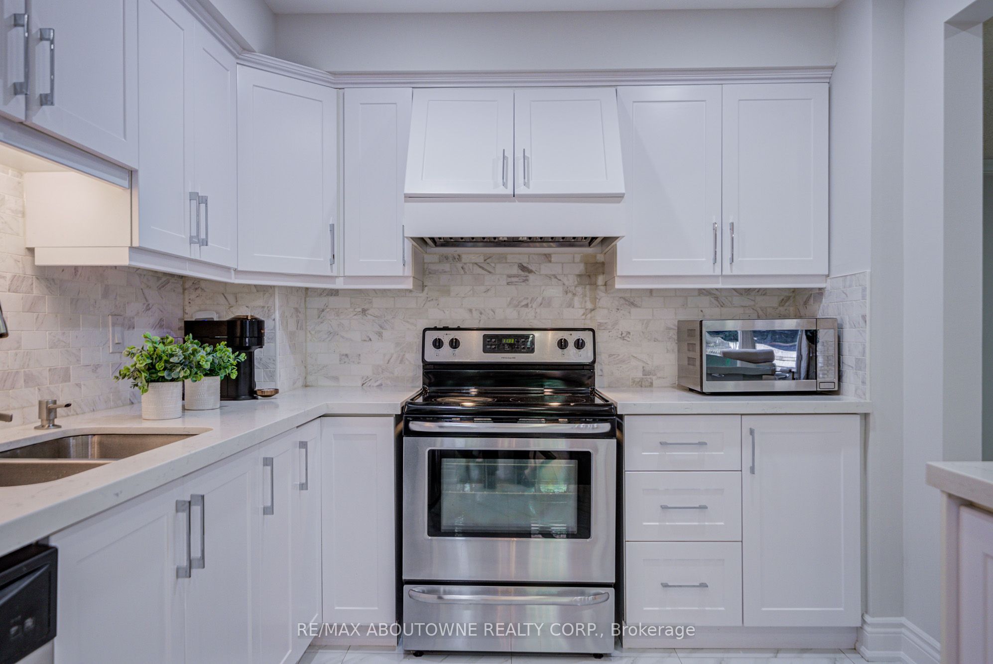 37 – 2766 Folkway Drive, Mississauga ‣ W13858052 37 – 2766 Folkway Drive, Mississauga ‣ W13858052