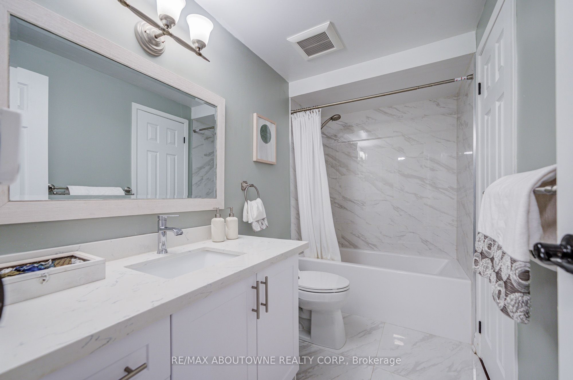 37 – 2766 Folkway Drive, Mississauga ‣ W13858052 37 – 2766 Folkway Drive, Mississauga ‣ W13858052