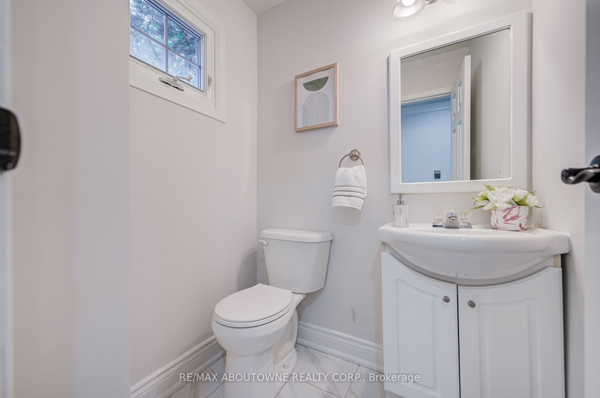 37 – 2766 Folkway Drive, Mississauga ‣ W13858052 37 – 2766 Folkway Drive, Mississauga ‣ W13858052