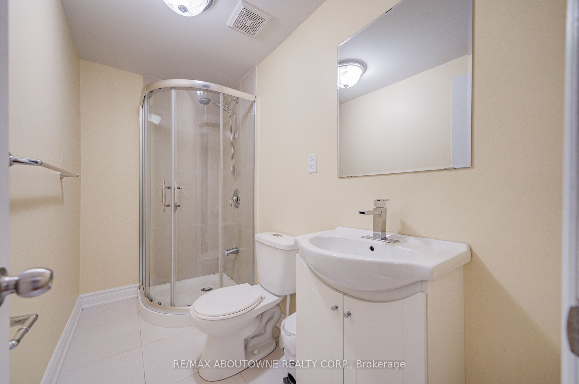 37 – 2766 Folkway Drive, Mississauga ‣ W13858052 37 – 2766 Folkway Drive, Mississauga ‣ W13858052