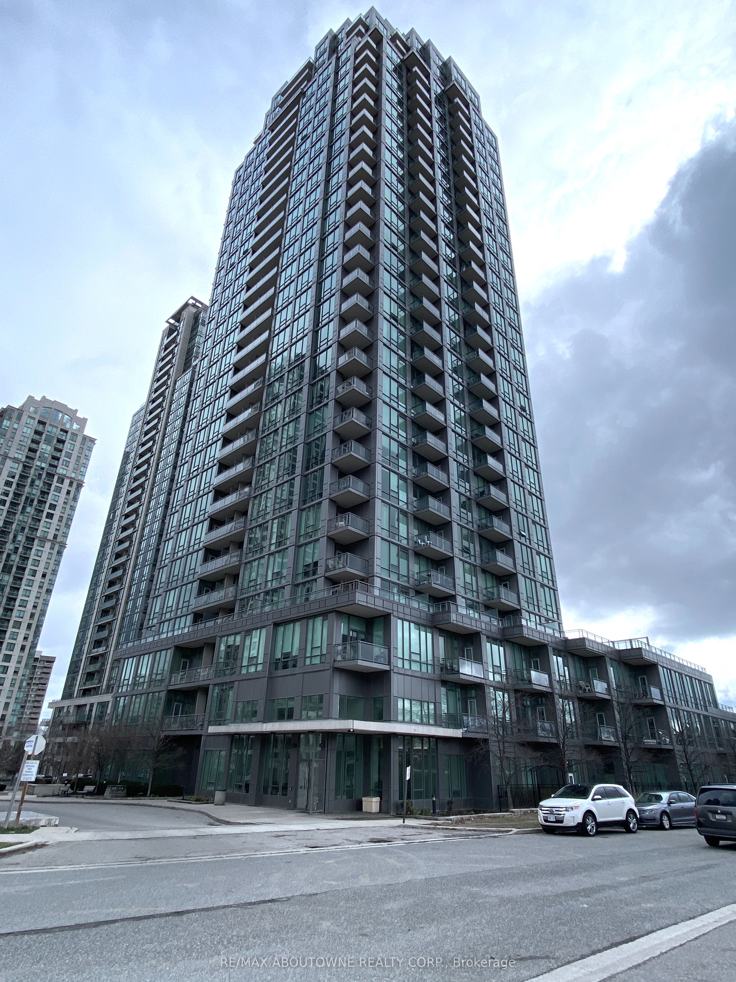 11 – 3525 Kariya Drive, Mississauga