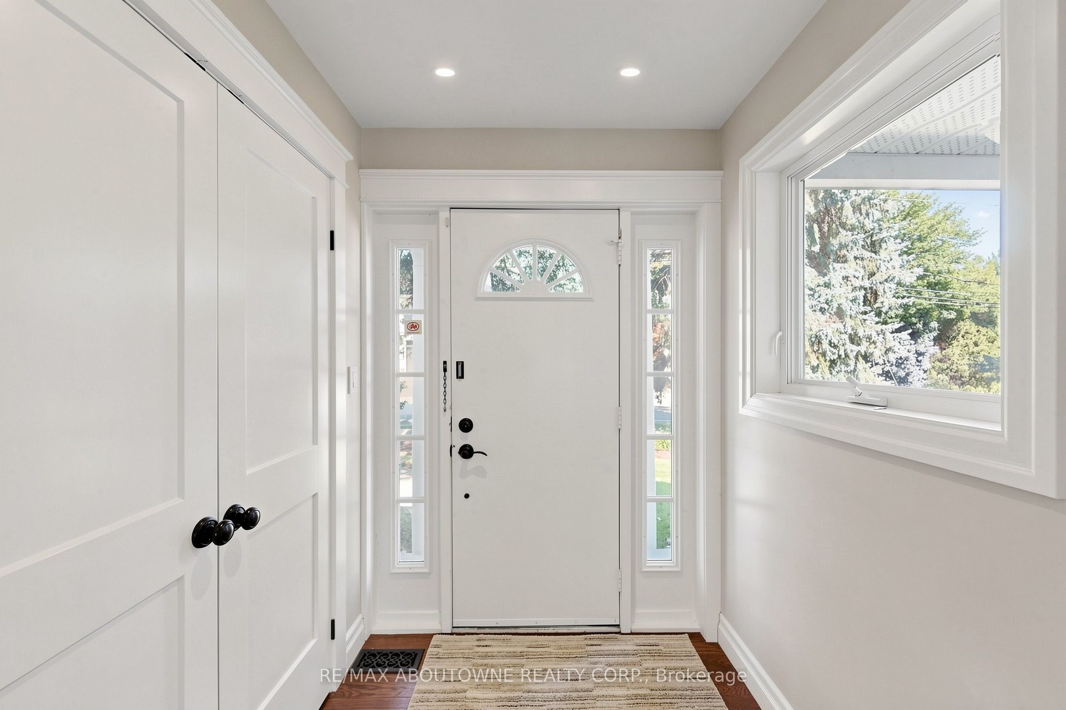 1304 Devon Road, Oakville ‣ W13869912 1304 Devon Road, Oakville ‣ W13869912