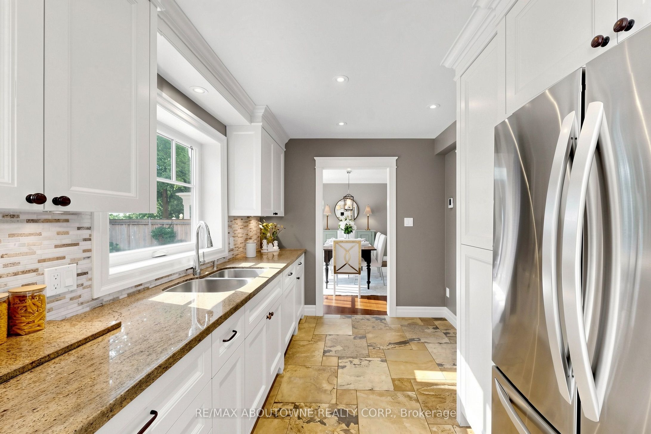 1304 Devon Road, Oakville ‣ W13869912 1304 Devon Road, Oakville ‣ W13869912