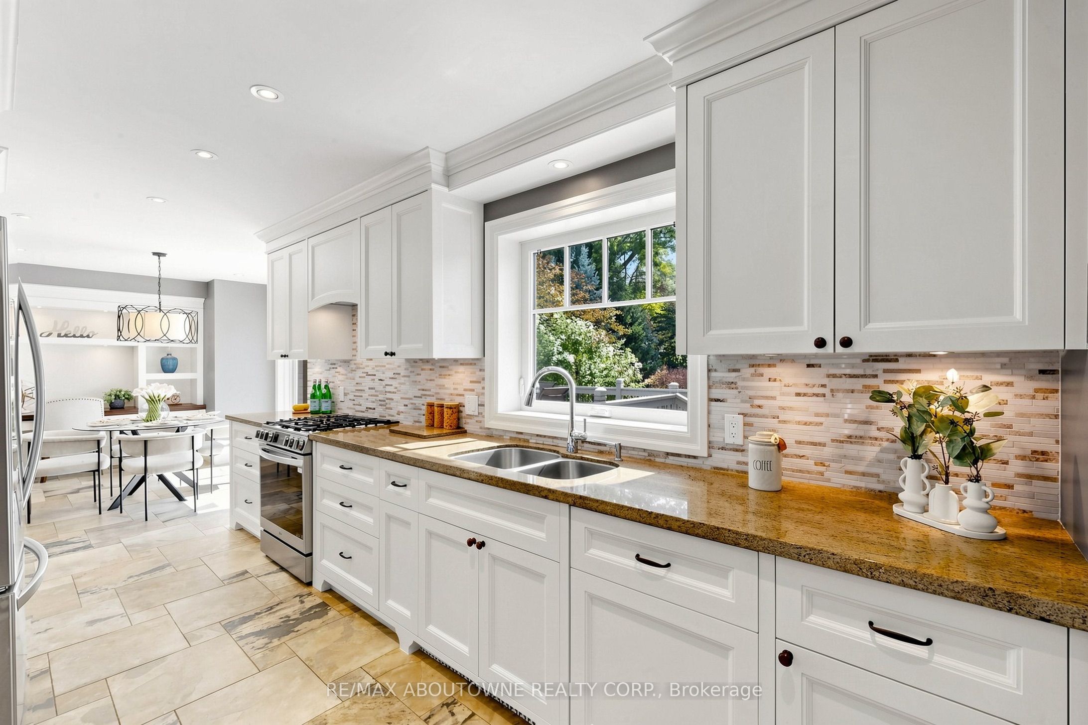 1304 Devon Road, Oakville ‣ W13869912 1304 Devon Road, Oakville ‣ W13869912