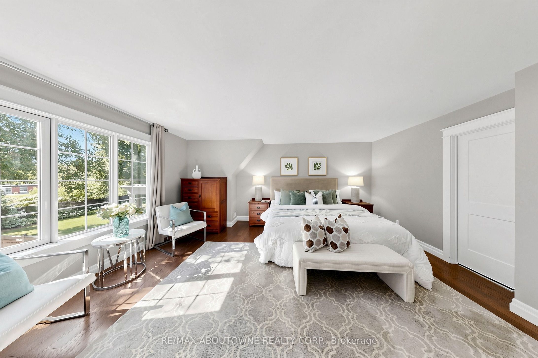 1304 Devon Road, Oakville ‣ W13869912 1304 Devon Road, Oakville ‣ W13869912