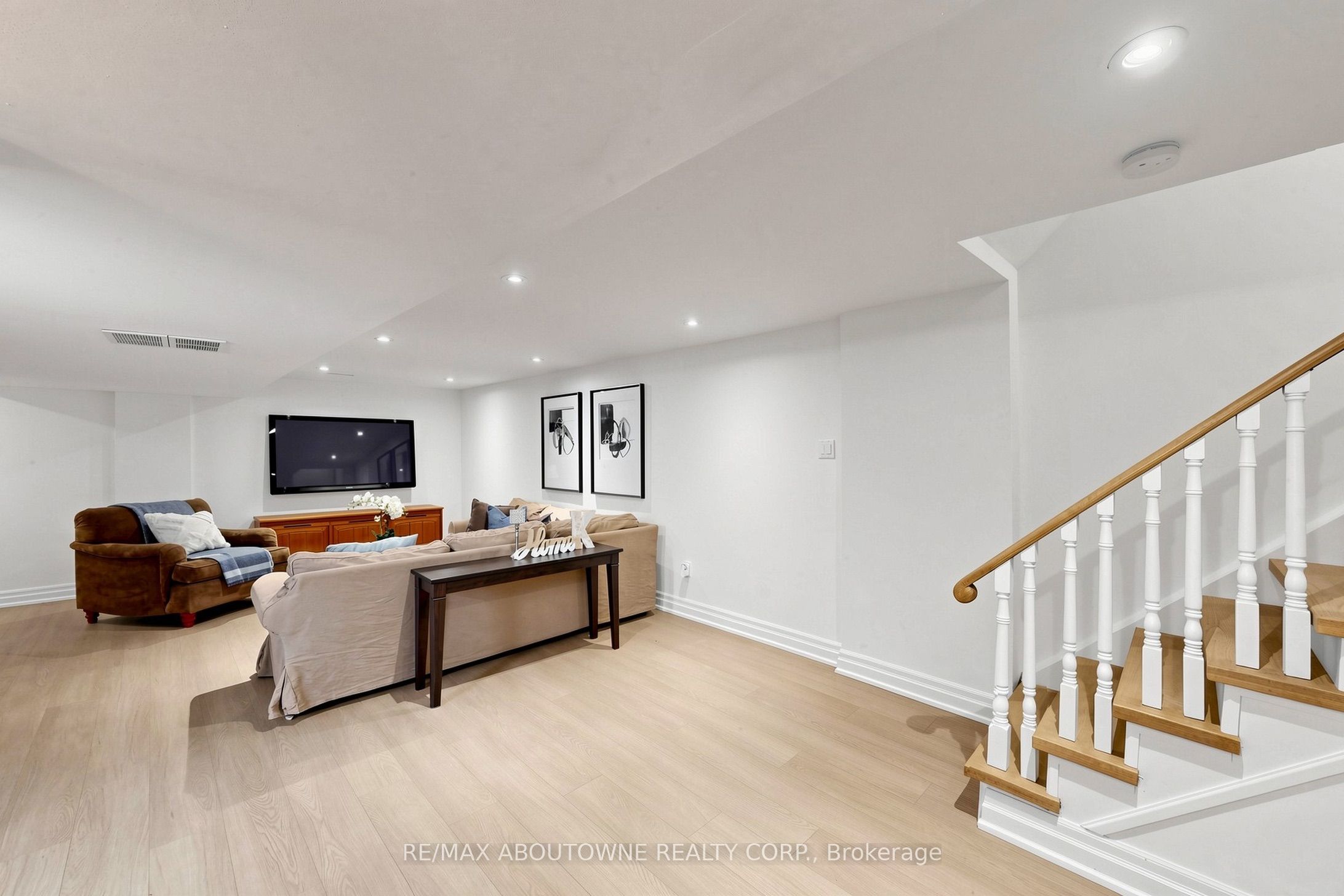 1304 Devon Road, Oakville ‣ W13869912 1304 Devon Road, Oakville ‣ W13869912