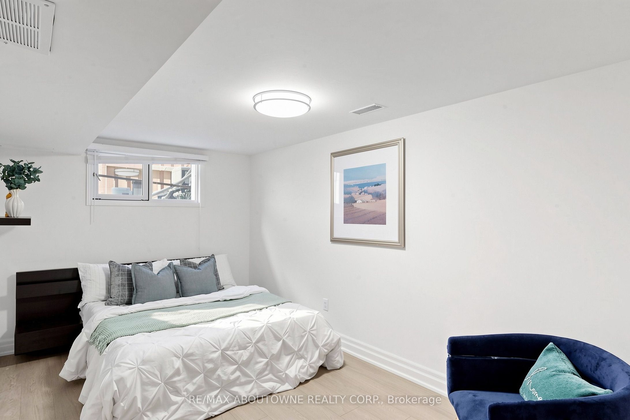 1304 Devon Road, Oakville ‣ W13869912 1304 Devon Road, Oakville ‣ W13869912