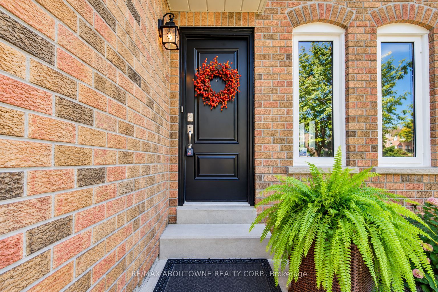 3668 Colonial Drive, Mississauga ‣ W13873418 3668 Colonial Drive, Mississauga ‣ W13873418