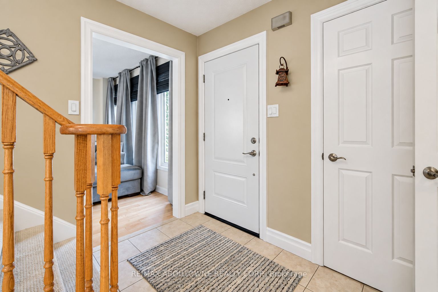 3668 Colonial Drive, Mississauga ‣ W13873418 3668 Colonial Drive, Mississauga ‣ W13873418