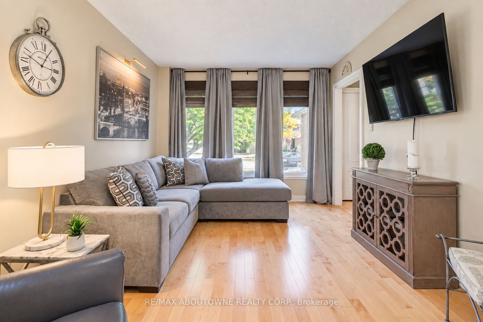 3668 Colonial Drive, Mississauga ‣ W13873418 3668 Colonial Drive, Mississauga ‣ W13873418