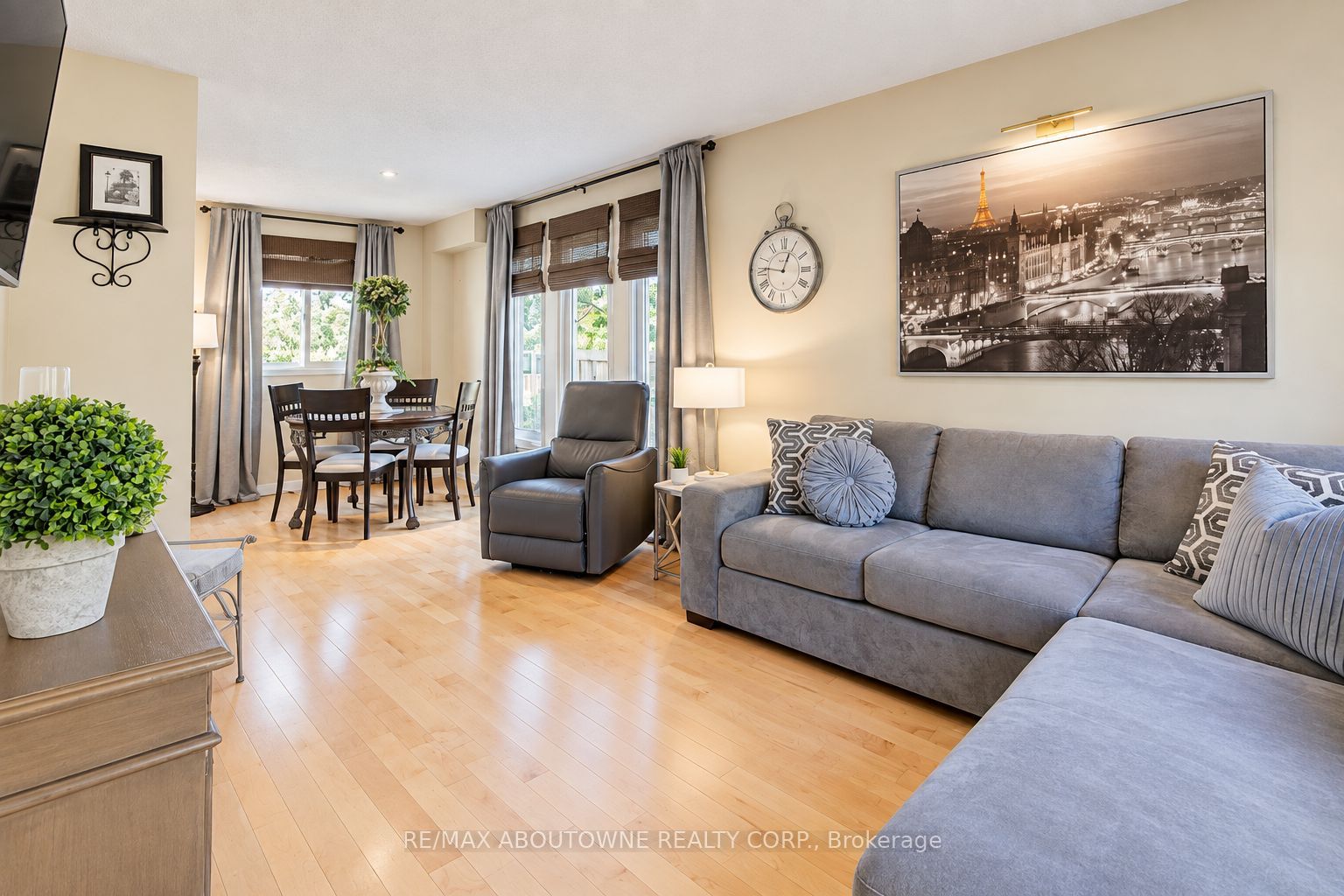 3668 Colonial Drive, Mississauga ‣ W13873418 3668 Colonial Drive, Mississauga ‣ W13873418