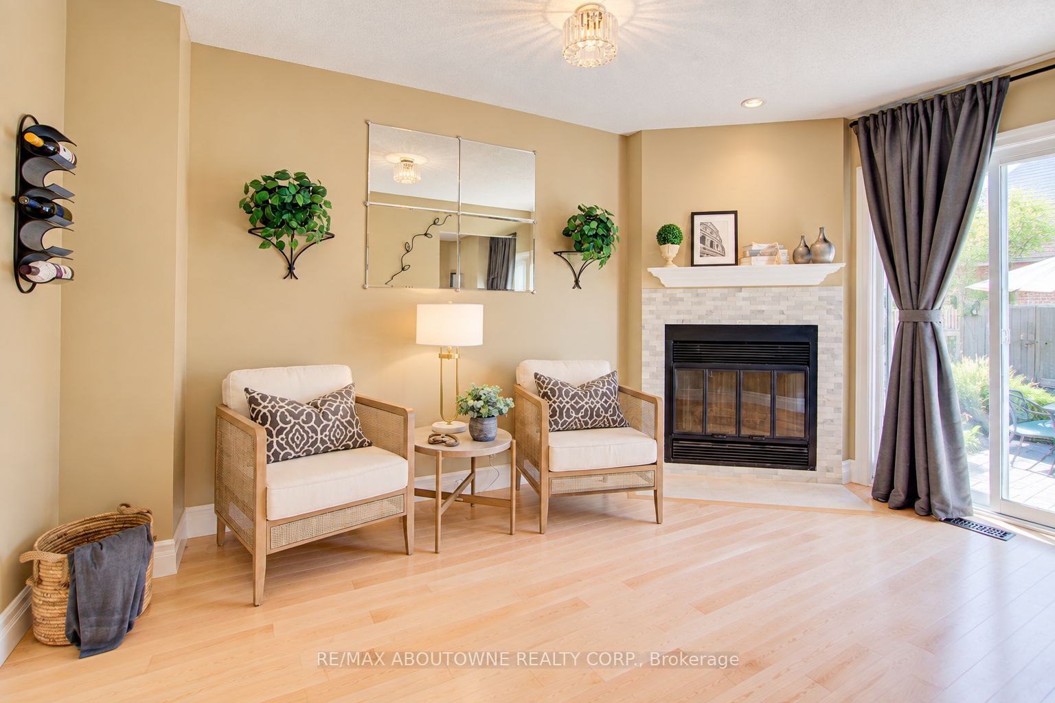 3668 Colonial Drive, Mississauga ‣ W13873418 3668 Colonial Drive, Mississauga ‣ W13873418