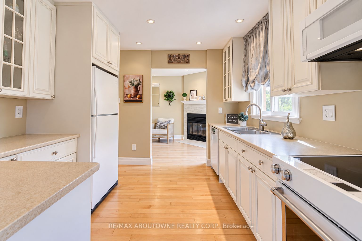 3668 Colonial Drive, Mississauga ‣ W13873418 3668 Colonial Drive, Mississauga ‣ W13873418