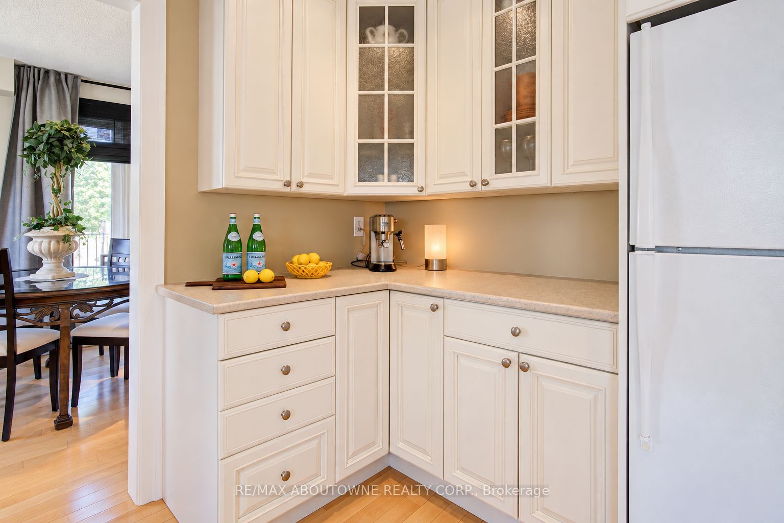 3668 Colonial Drive, Mississauga ‣ W13873418 3668 Colonial Drive, Mississauga ‣ W13873418