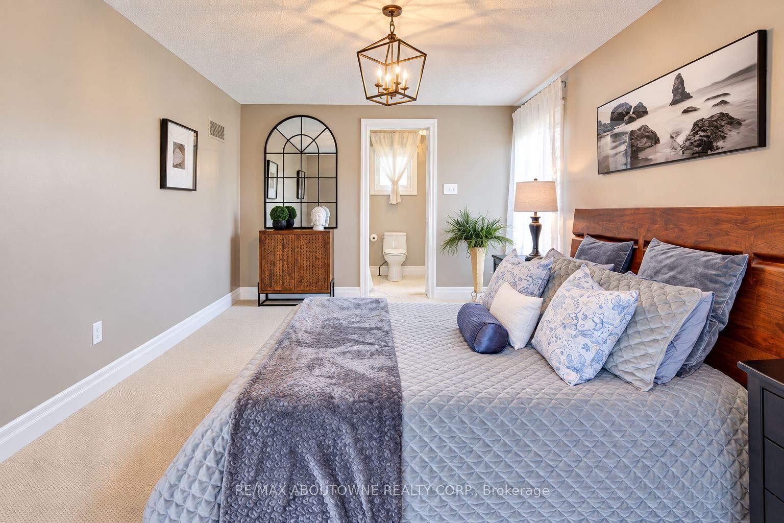 3668 Colonial Drive, Mississauga ‣ W13873418 3668 Colonial Drive, Mississauga ‣ W13873418