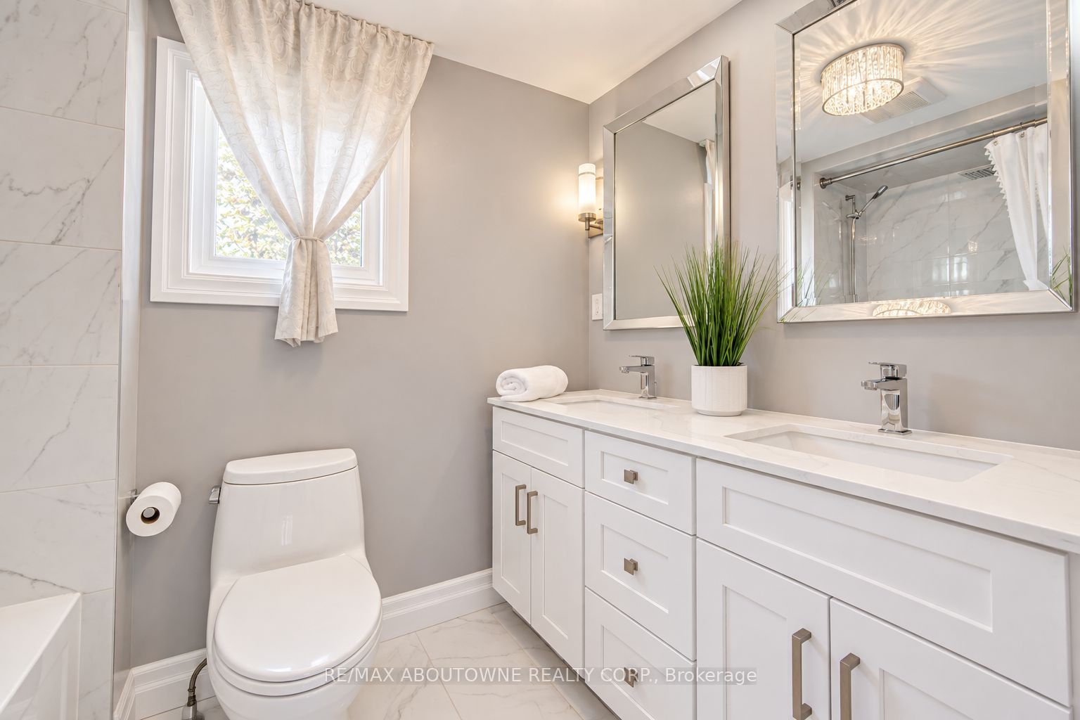 3668 Colonial Drive, Mississauga ‣ W13873418 3668 Colonial Drive, Mississauga ‣ W13873418