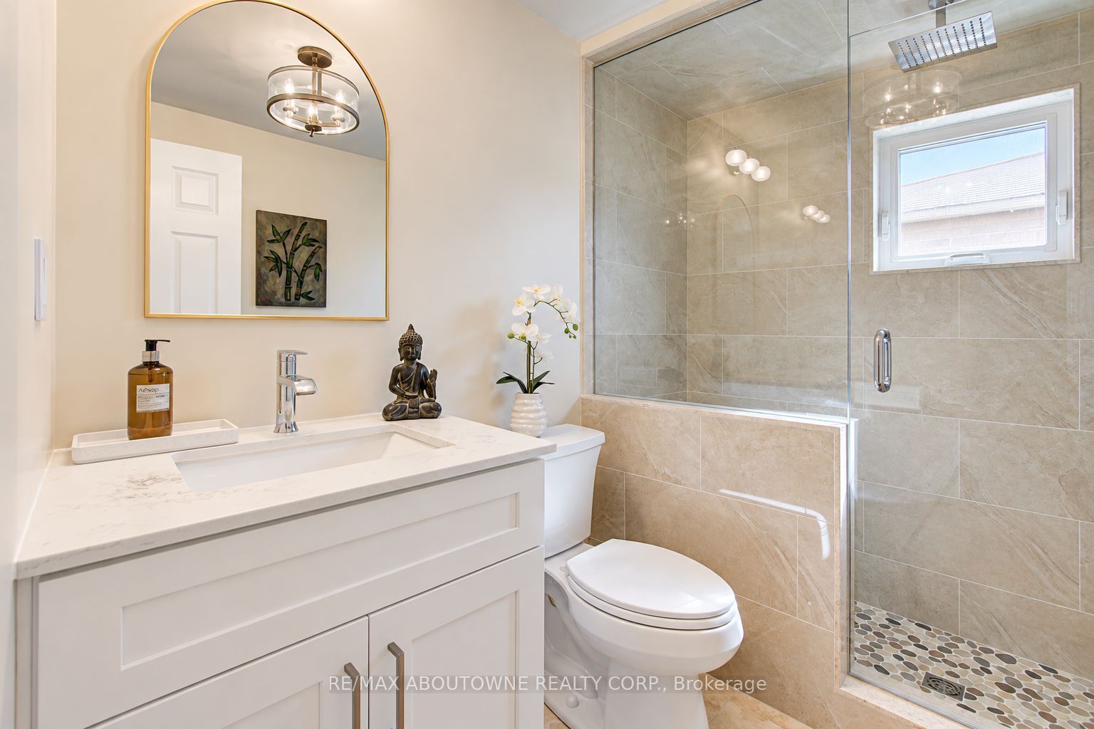 3668 Colonial Drive, Mississauga ‣ W13873418 3668 Colonial Drive, Mississauga ‣ W13873418