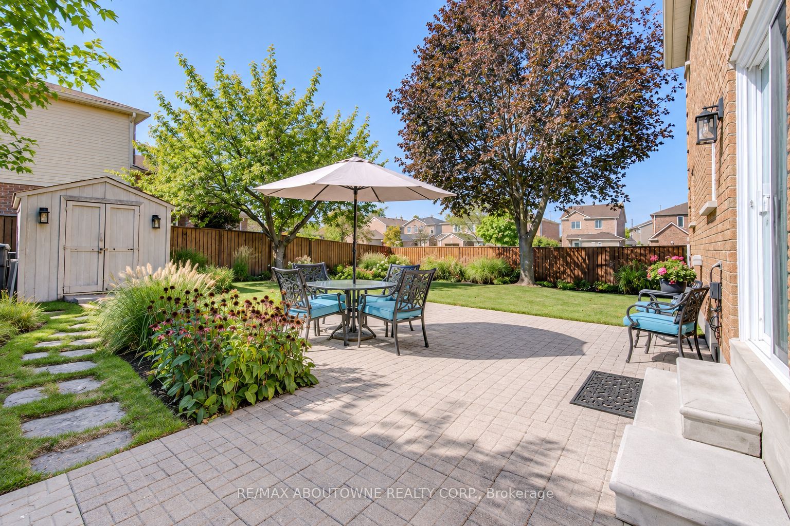 3668 Colonial Drive, Mississauga ‣ W13873418 3668 Colonial Drive, Mississauga ‣ W13873418