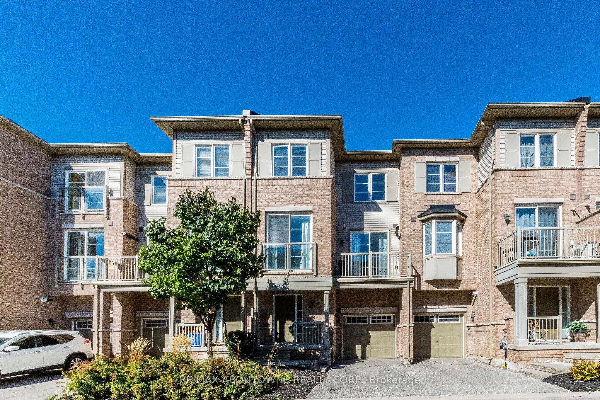 165 Hampshire Way, Milton ‣ W13875306 165 Hampshire Way, Milton ‣ W13875306
