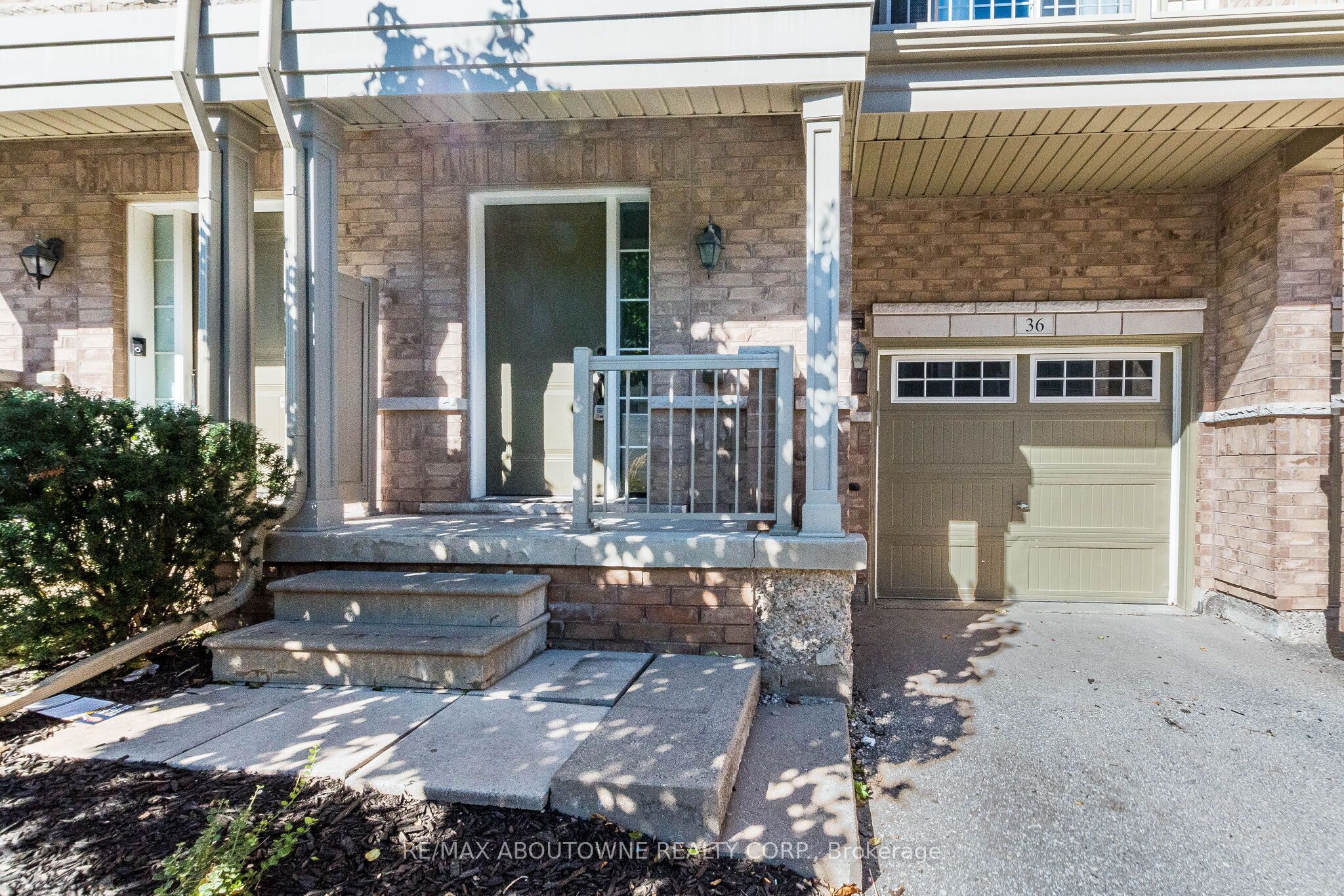 165 Hampshire Way, Milton ‣ W13875306 165 Hampshire Way, Milton ‣ W13875306