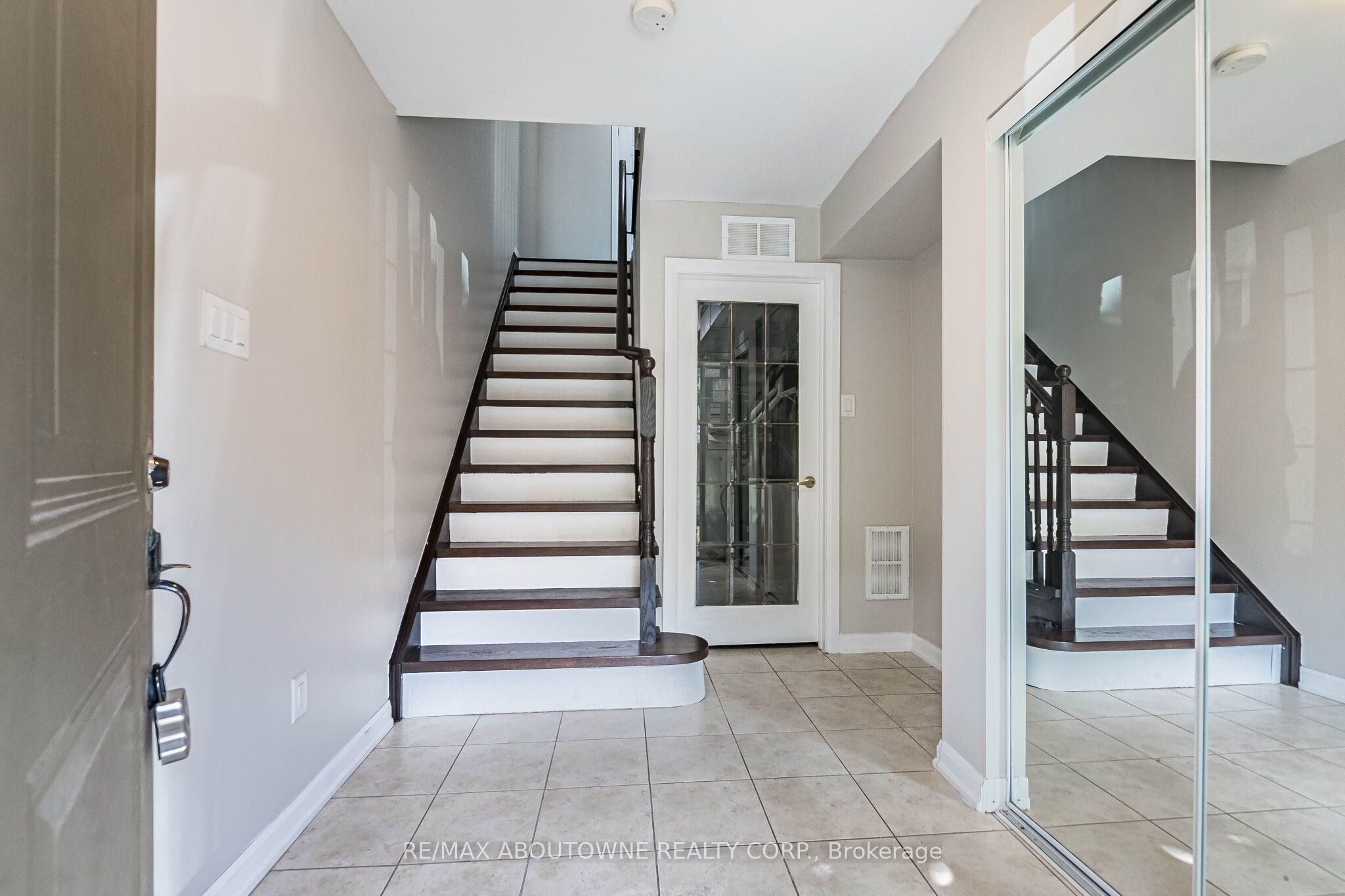 165 Hampshire Way, Milton ‣ W13875306 165 Hampshire Way, Milton ‣ W13875306