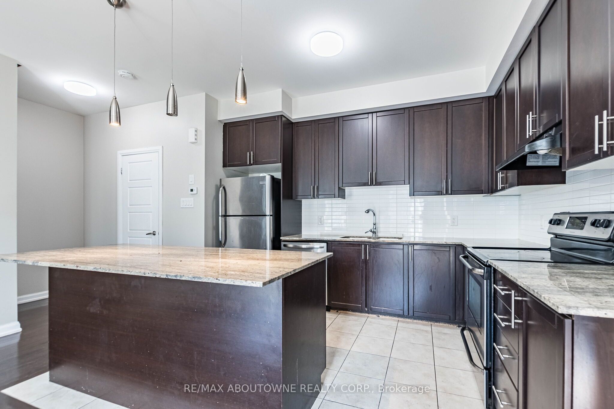 165 Hampshire Way, Milton ‣ W13875306 165 Hampshire Way, Milton ‣ W13875306