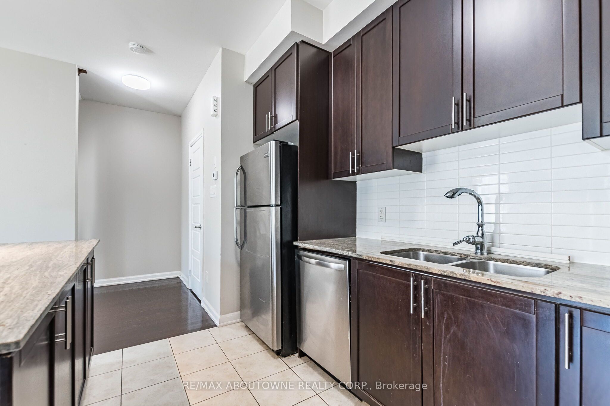 165 Hampshire Way, Milton ‣ W13875306 165 Hampshire Way, Milton ‣ W13875306