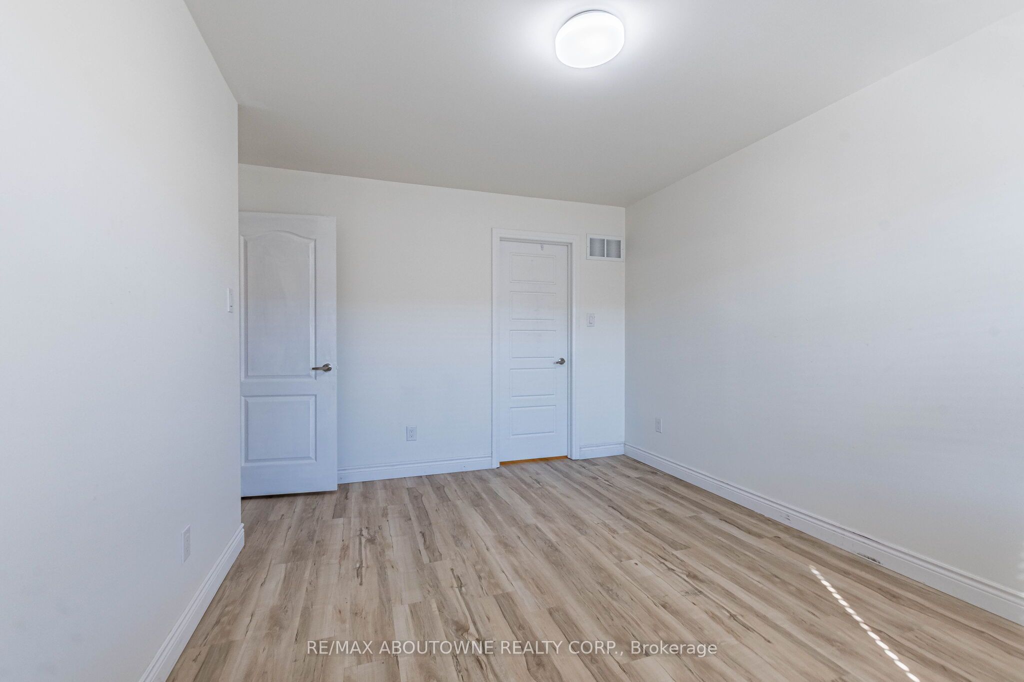 165 Hampshire Way, Milton ‣ W13875306 165 Hampshire Way, Milton ‣ W13875306