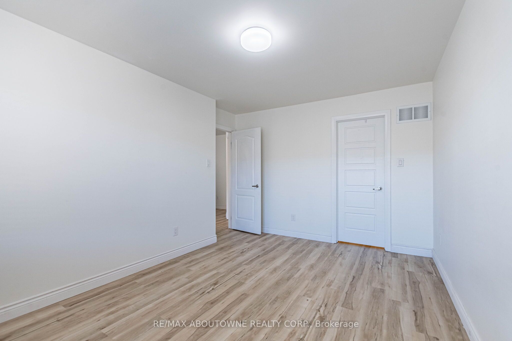 165 Hampshire Way, Milton ‣ W13875306 165 Hampshire Way, Milton ‣ W13875306