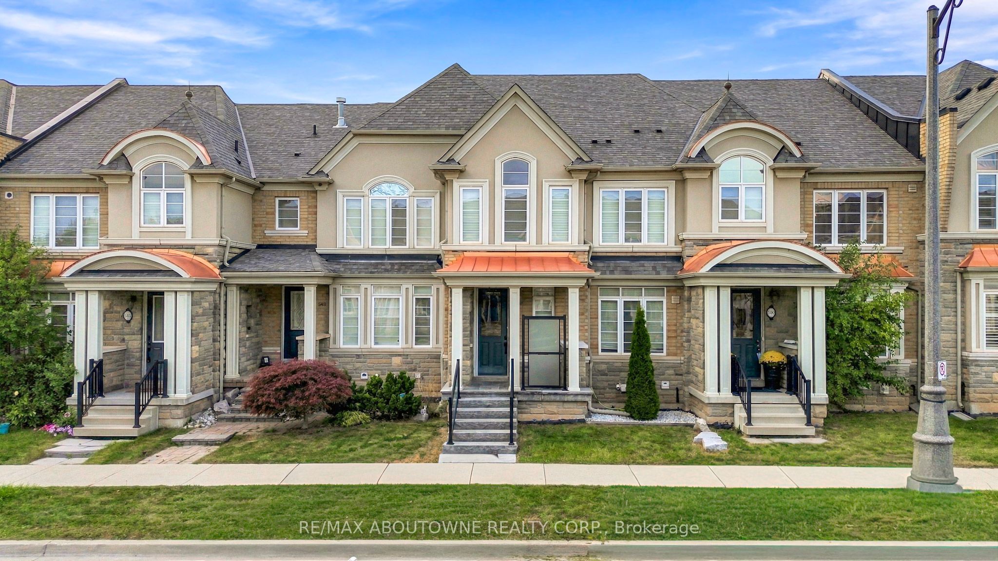 541 Sixteen Mile Drive, Oakville ‣ W13877752 541 Sixteen Mile Drive, Oakville ‣ W13877752