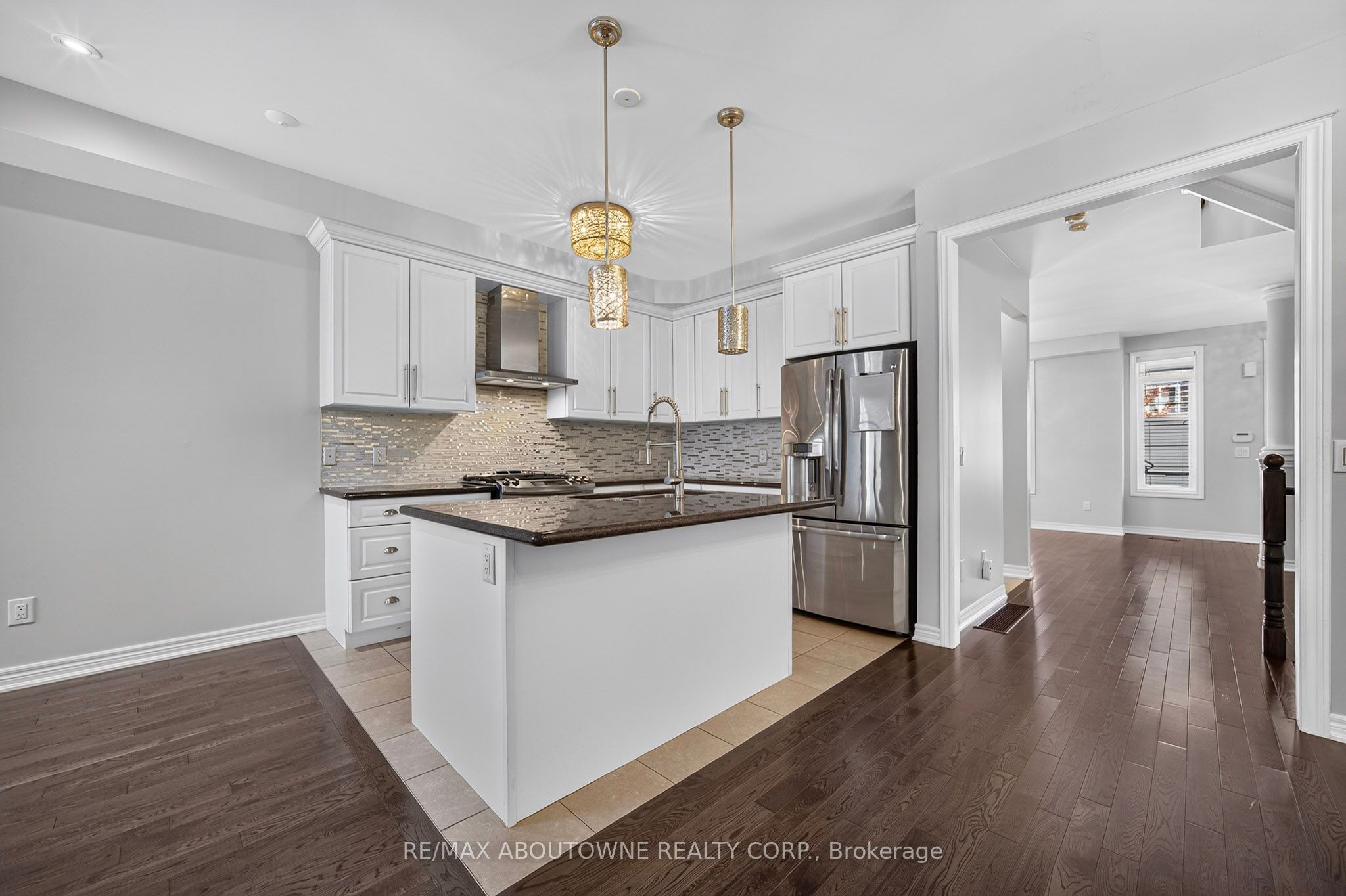 541 Sixteen Mile Drive, Oakville ‣ W13877752 541 Sixteen Mile Drive, Oakville ‣ W13877752