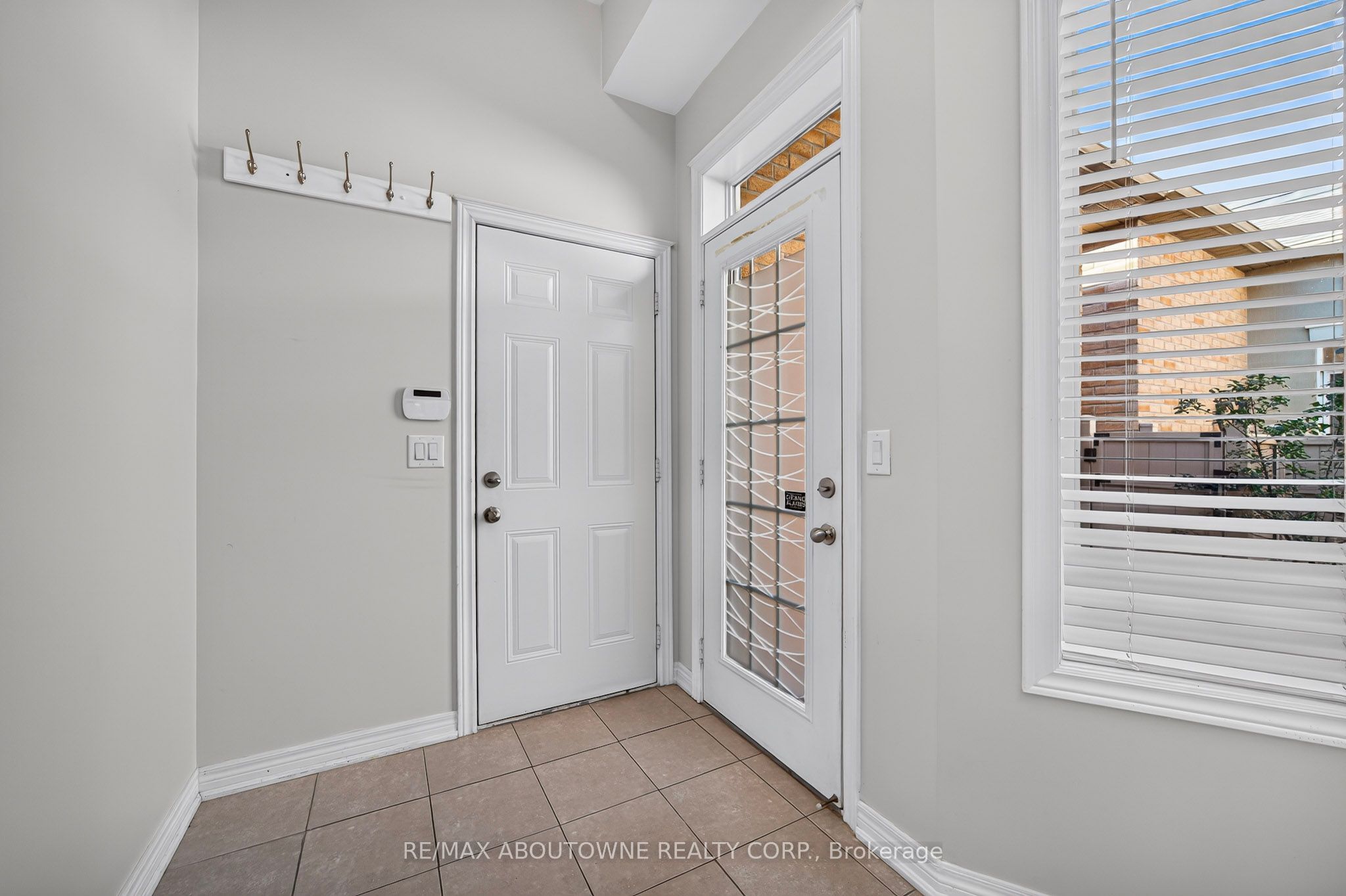 541 Sixteen Mile Drive, Oakville ‣ W13877752 541 Sixteen Mile Drive, Oakville ‣ W13877752