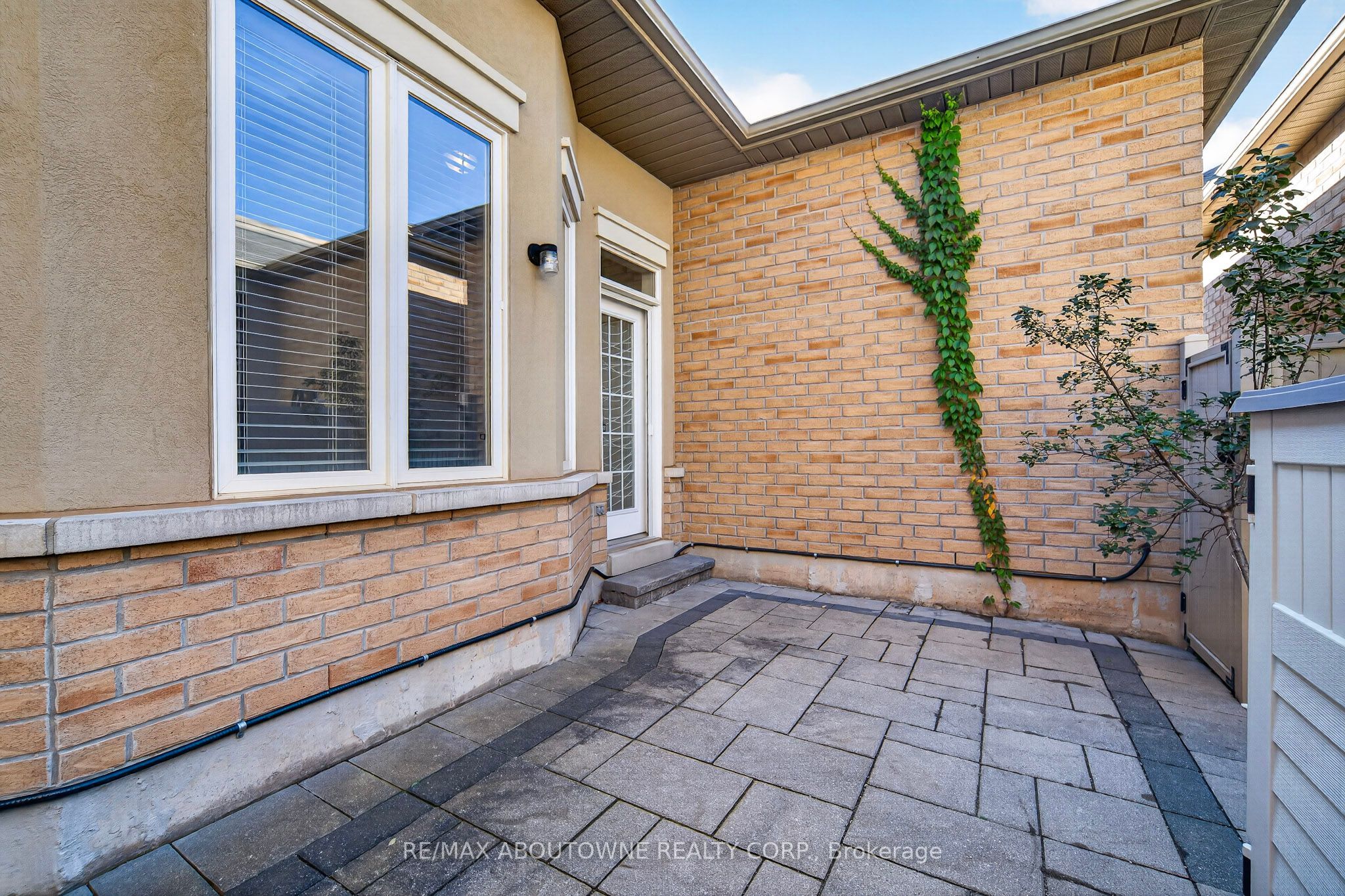 541 Sixteen Mile Drive, Oakville ‣ W13877752 541 Sixteen Mile Drive, Oakville ‣ W13877752