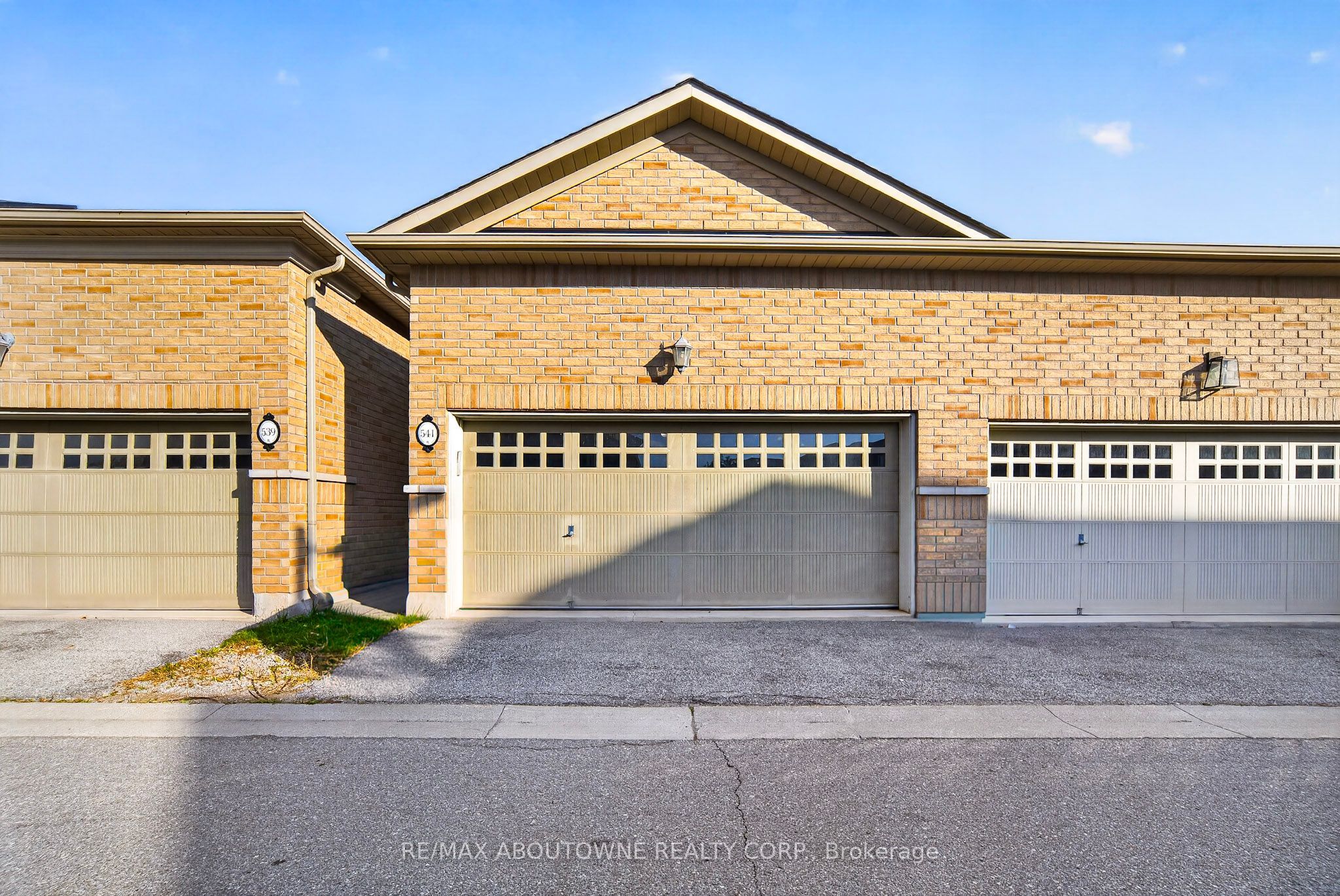 541 Sixteen Mile Drive, Oakville ‣ W13877752 541 Sixteen Mile Drive, Oakville ‣ W13877752