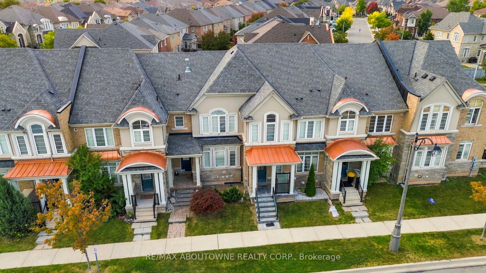 541 Sixteen Mile Drive, Oakville ‣ W13877752 541 Sixteen Mile Drive, Oakville ‣ W13877752