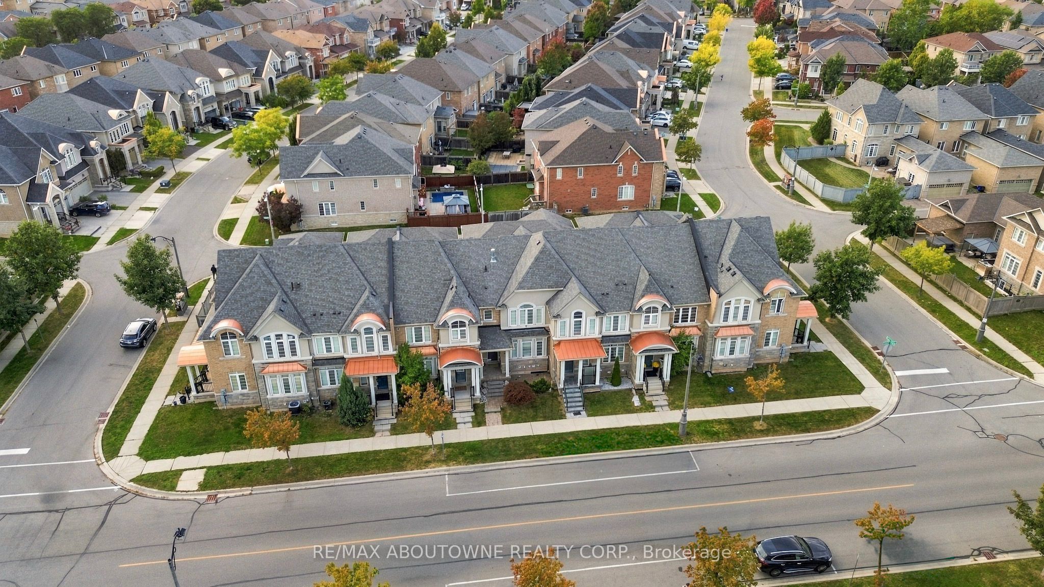 541 Sixteen Mile Drive, Oakville ‣ W13877752 541 Sixteen Mile Drive, Oakville ‣ W13877752
