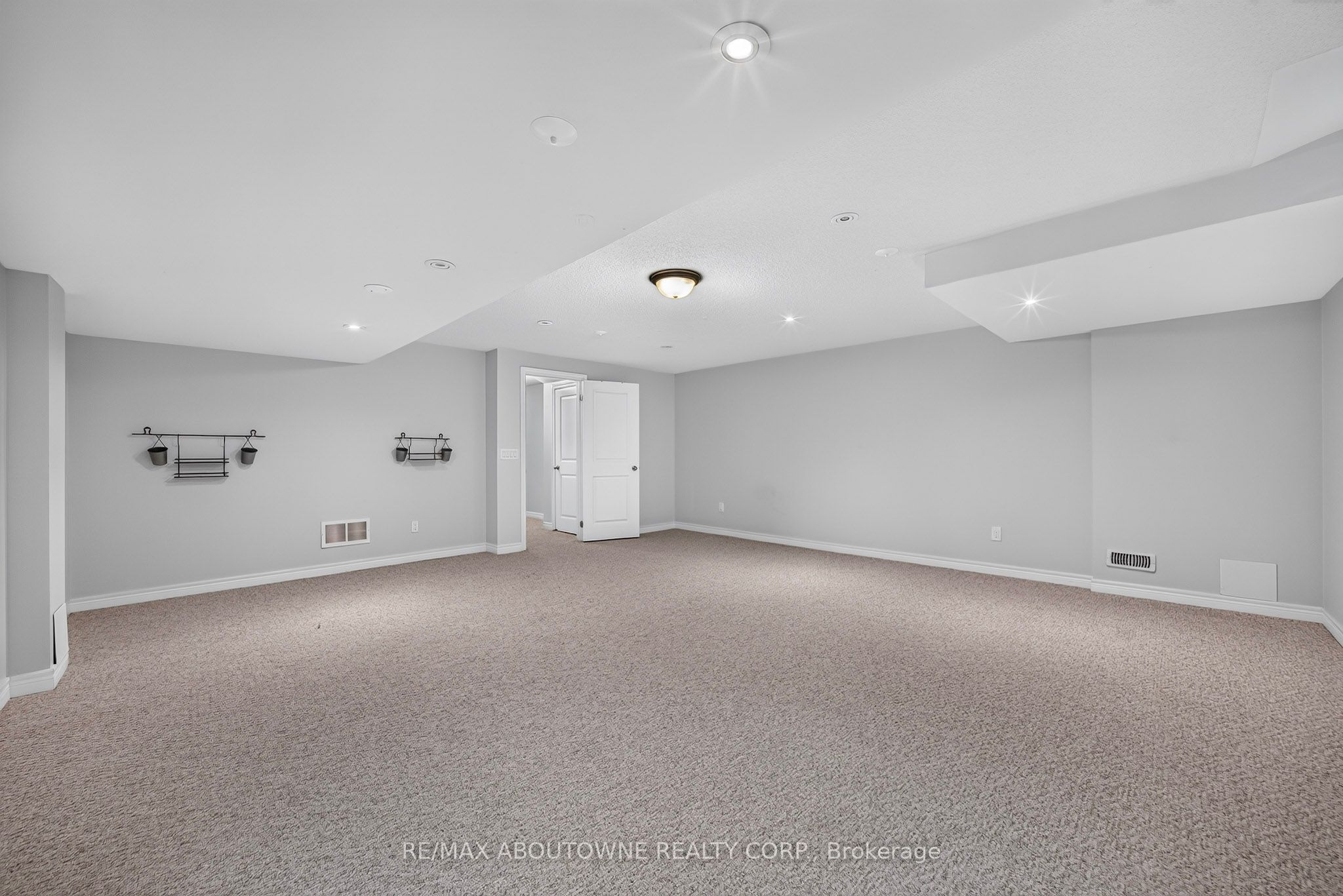 541 Sixteen Mile Drive, Oakville ‣ W13877752 541 Sixteen Mile Drive, Oakville ‣ W13877752