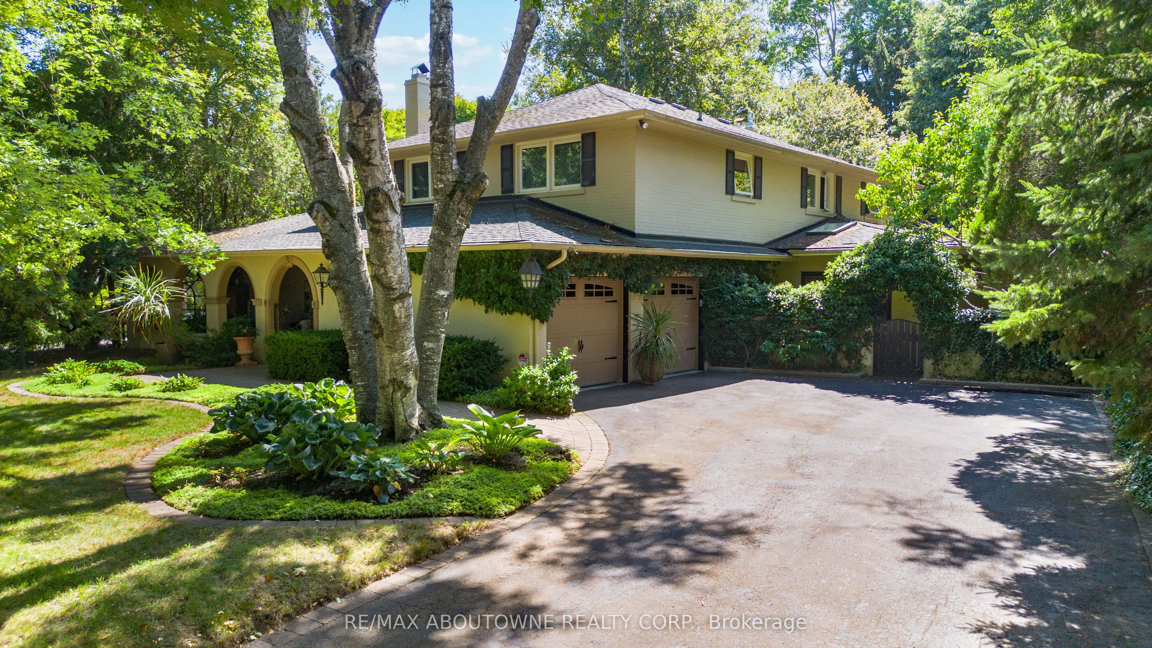 150 Cairncroft Road, Oakville