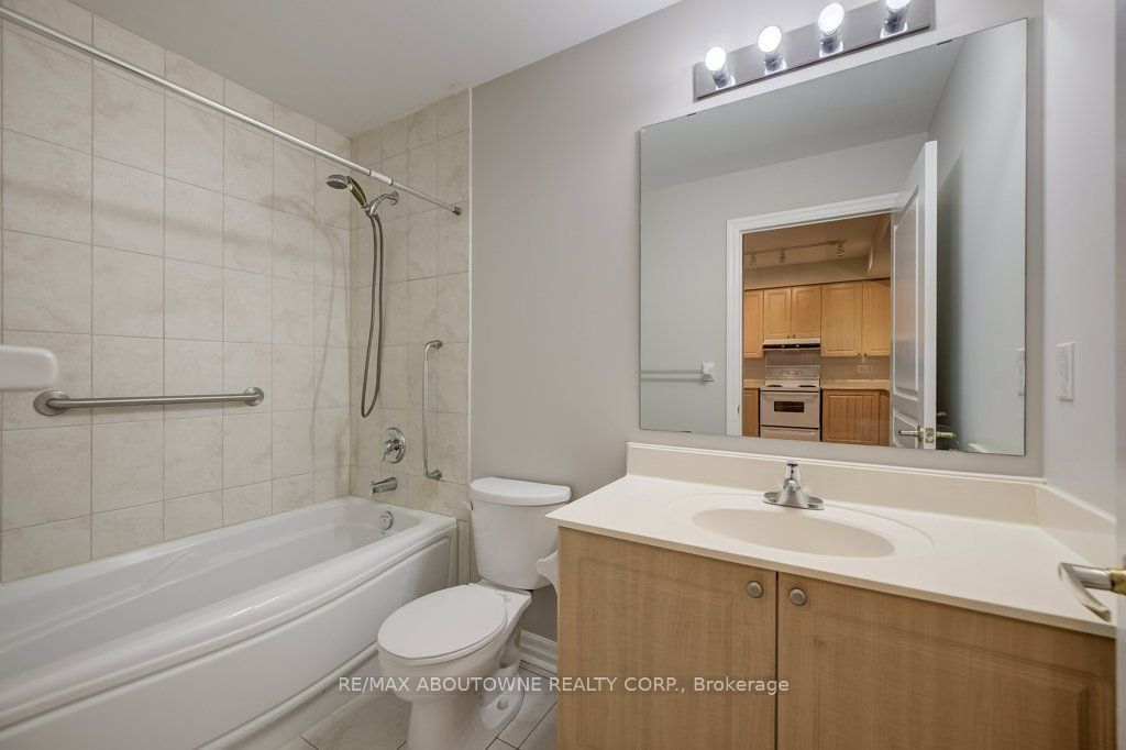 3 – 80 Port Street, Mississauga ‣ W13885120 3 – 80 Port Street, Mississauga ‣ W13885120