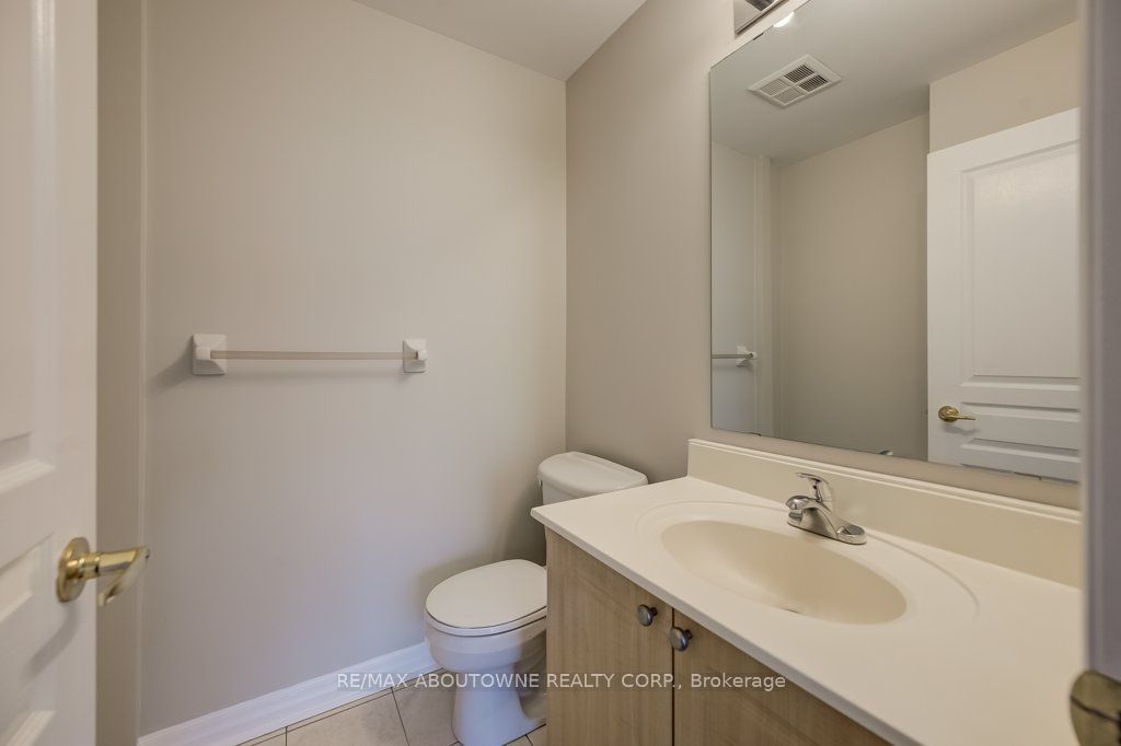 3 – 80 Port Street, Mississauga ‣ W13885120 3 – 80 Port Street, Mississauga ‣ W13885120